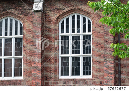 蔦の絡まる煉瓦造りの建物06 67672677