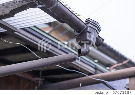 壊れた雨樋 壊れた雨樋 67673187