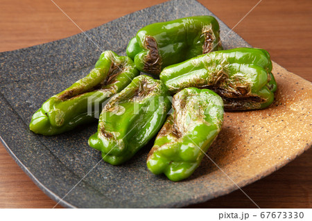 ピーマンの丸焼き ピーマンの丸焼き 67673330
