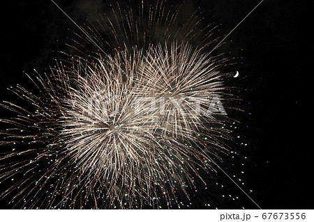 月と花火(調布花火大会) 月と花火(調布花火大会) 67673556