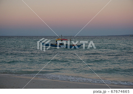バンタヤン島コタビーチの夕陽 バンタヤン島コタビーチの夕陽 67674665