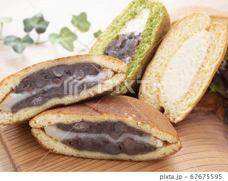 どら焼きとふわふわクリームサンドの焼き菓子 どら焼きとふわふわクリームサンドの焼き菓子 67675595