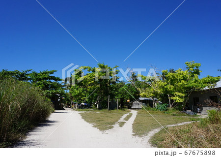 マラパスクア島ランゴブビーチに向かう風景 マラパスクア島ランゴブビーチに向かう風景 67675898