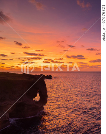 1月沖縄・恩納村 万座毛の夕焼け 1月沖縄・恩納村 万座毛の夕焼け 67676821