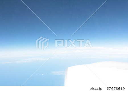 飛行機 美しい 景色 67678619