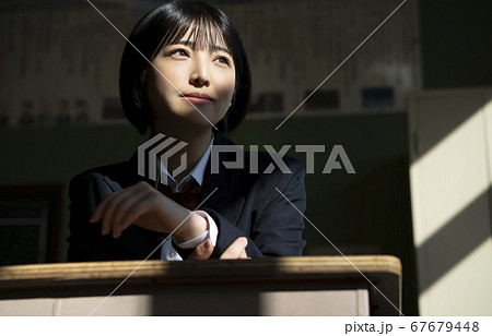教室にいる学生 教室にいる学生 67679448