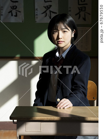 教室にいる学生 教室にいる学生 67679550