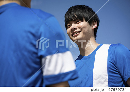部活中の男性 部活中の男性 67679724