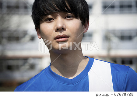 男性のポートレート 67679739