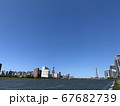 初夏の新潟市中心部の市街地 萬代橋と信濃川 67682739