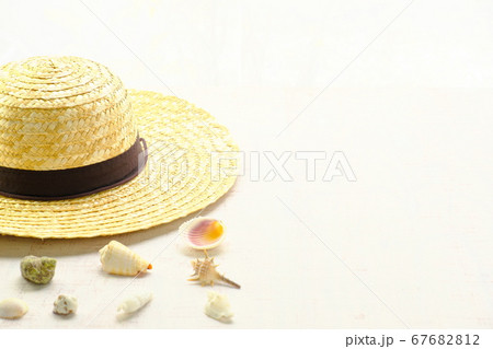麦わら帽子　夏イメージ 67682812