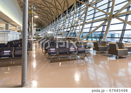 関西国際空港 国内線出発フロア 67683498