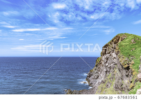 利尻島・夕日丘展望台より望む 利尻島・夕日丘展望台より望む 67683561