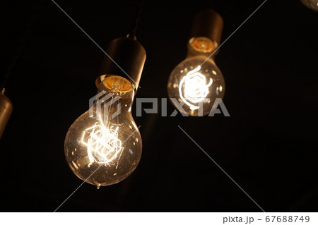 電球 光 照明 67688749