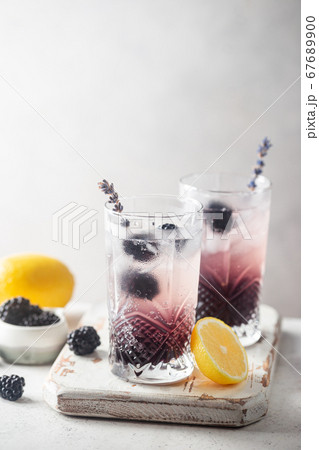 Blackberry Lemonade with ice 67689900