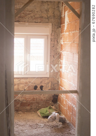 Building renovation works in appartment 67690282