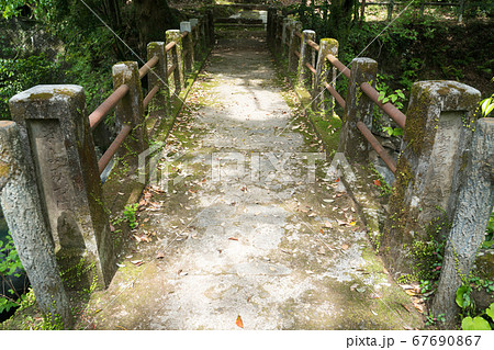 苔むした石橋 苔むした石橋 67690867