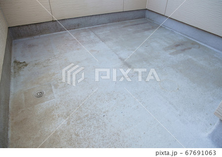 新築から20年位住んでいる住宅のバルコニートップコート剥がれ 67691063