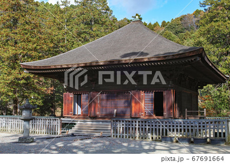 福島県/ 国宝 白水阿弥陀堂の紅葉 福島県/ 国宝 白水阿弥陀堂の紅葉 67691664