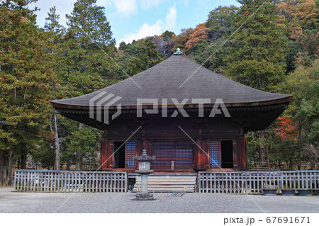 福島県/ 国宝 白水阿弥陀堂の紅葉 福島県/ 国宝 白水阿弥陀堂の紅葉 67691671