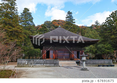 福島県/ 国宝 白水阿弥陀堂の紅葉 福島県/ 国宝 白水阿弥陀堂の紅葉 67691675
