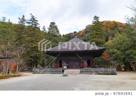 福島県/ 国宝 白水阿弥陀堂の紅葉 67691691