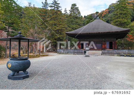 福島県/ 国宝 白水阿弥陀堂の紅葉 福島県/ 国宝 白水阿弥陀堂の紅葉 67691692