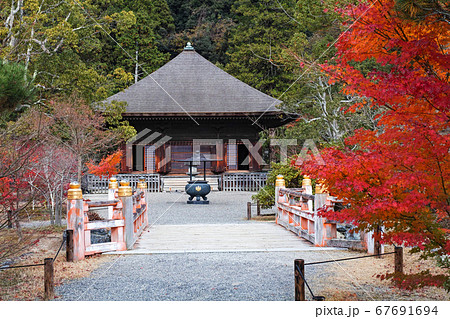 福島県/ 国宝 白水阿弥陀堂の紅葉 福島県/ 国宝 白水阿弥陀堂の紅葉 67691694