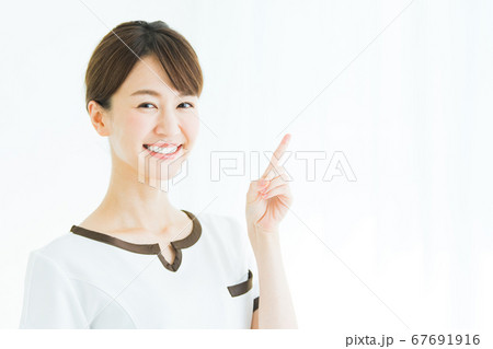 ビューティー　ビジネス　女性 67691916