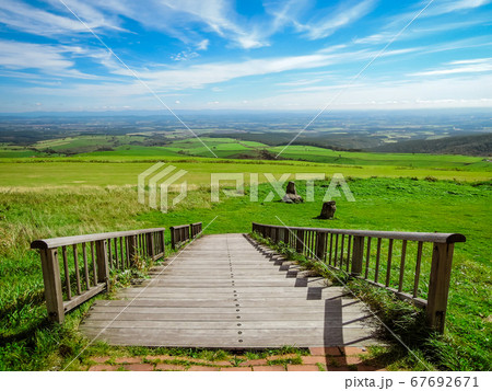 北海道上士幌町、ナイタイ高原牧場の広大な風景です 67692671
