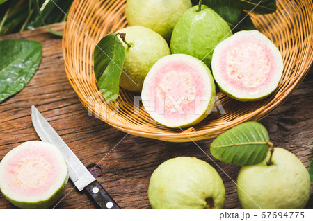 Fresh guava- Healthy fruit 67694775