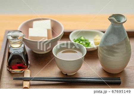 冷奴で日本酒 67695149