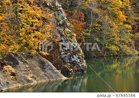 駒ヶ岳ダム湖の紅葉 駒ヶ岳ダム湖の紅葉 67695566