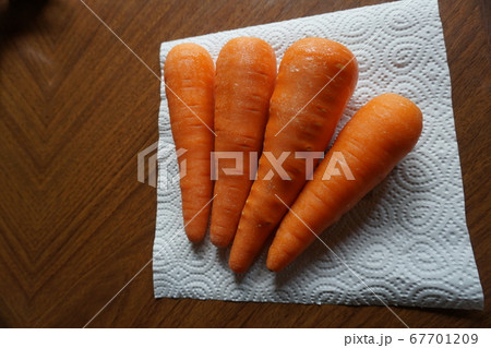 免疫力をUPさせる緑黄色野菜、栄養満点の人参 67701209