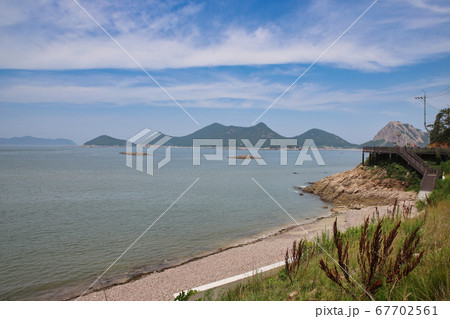 海岸 浜 風景 67702561