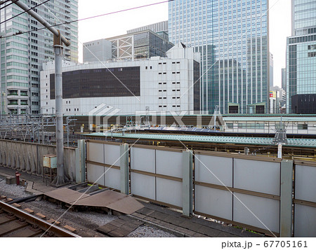 早朝の東京駅　2017年7月撮影　 67705161
