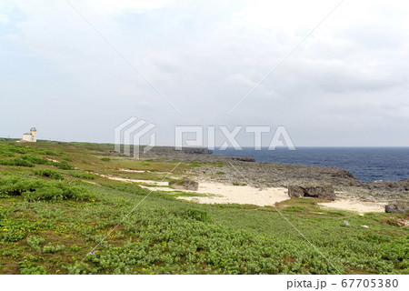 沖縄県　波照間島　日本最南端の海岸 67705380