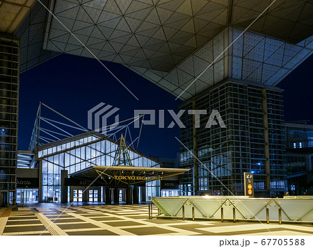 夜の東京ビッグサイト　2018年7月撮影 67705588