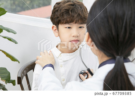 子供　お医者さん 67709385
