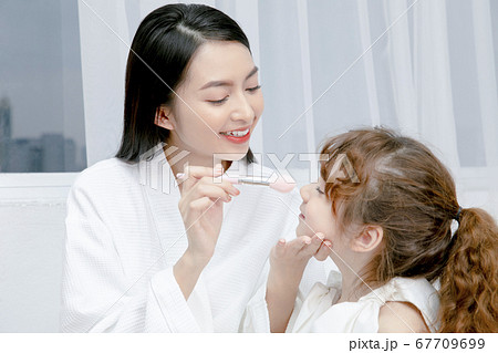 家族 ポートレート 親子 家族 ポートレート 親子 67709699