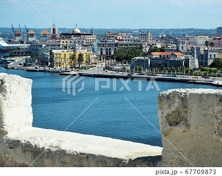 ハバナのカバーニャ要塞 67709873