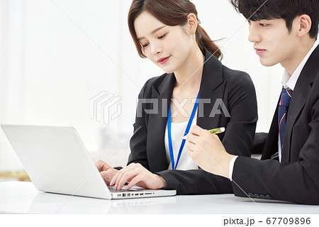 ビジネス 女性 女 67709896