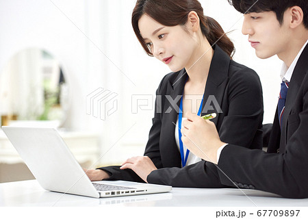 ビジネス 女性 女 67709897