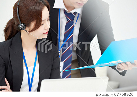 ビジネス 女性 女 67709920