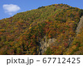 紅葉の山 67712425