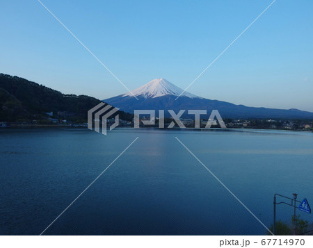 早朝の富士山 67714970