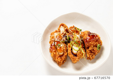 チキンカツの甘酢あん。(白バック) 67716570