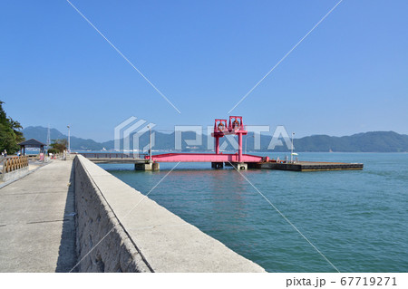 大久野島(うさぎ島)の風景と島へのフェリー航路 大久野島(うさぎ島)の風景と島へのフェリー航路 67719271