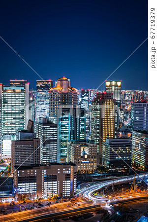 大阪梅田の夜景 梅田スカイビル空中庭園展望台からの眺めの写真素材