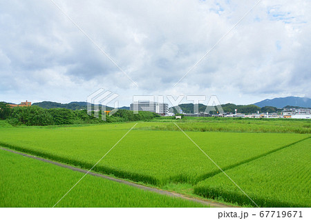 博多駅から小倉駅までの鹿児島本線車窓からの風景 博多駅から小倉駅までの鹿児島本線車窓からの風景 67719671